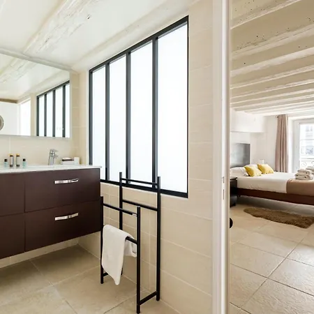 Rivoli Vieille Du Temple With Ac Paris